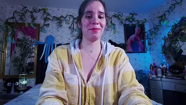Elizabeth77  online show from March 18, 2025, 7:31 pm