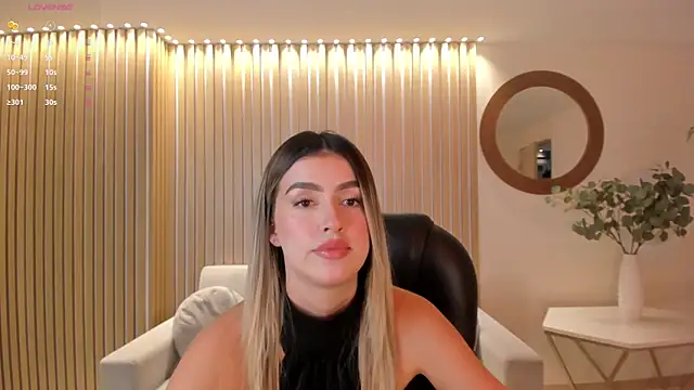 Snapshot of PaulinaSantos_ chatting on March 21, 2025, 7:24 pm PaulinaSantos online show from March 21, 2025, 7:24 pm