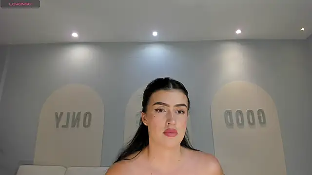 PaulinaSantos  online show from April 22, 2026, 7:15 pm