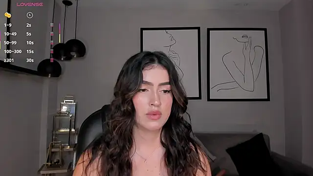 PaulinaSantos  online show from June 4, 2026, 7:09 pm