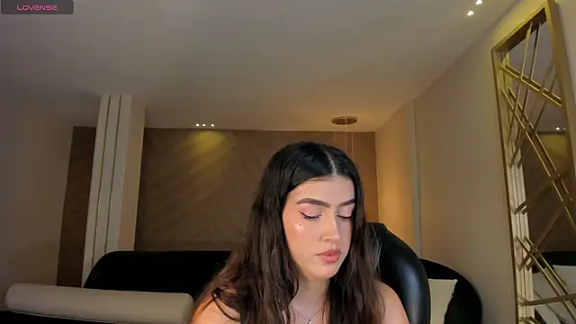 PaulinaSantos  online show from June 11, 2026, 8:18 pm