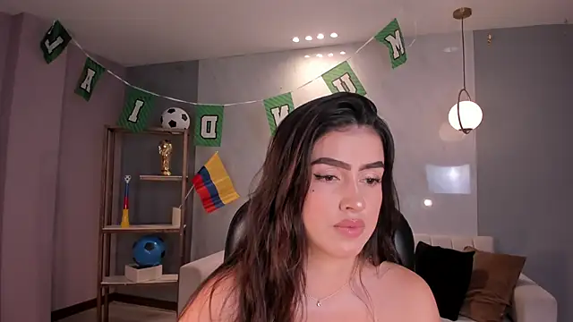 PaulinaSantos  online show from June 15, 2026, 8:22 pm