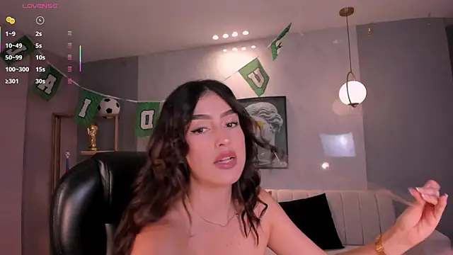 PaulinaSantos  online show from June 17, 2026, 8:32 pm