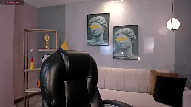 PaulinaSantos  online show from June 18, 2026, 8:24 pm