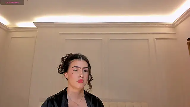PaulinaSantos  online show from June 24, 2026, 7:24 pm