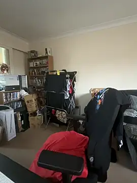 Snapshot of LondonTeffy chatting on September 9, 2025, 10:15 am LondonTeffy online show from September 9, 2025, 10:15 am