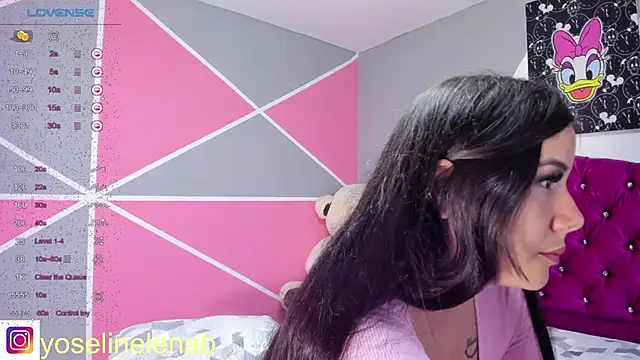 Snapshot of Vanefox chatting on December 4, 2024, 1:03 am Vanefox online show from December 4, 2024, 1:03 am