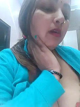 Snapshot of Dianaa9 chatting on January 3, 2025, 8:11 pm Dianaa9 online show from January 3, 2025, 8:11 pm