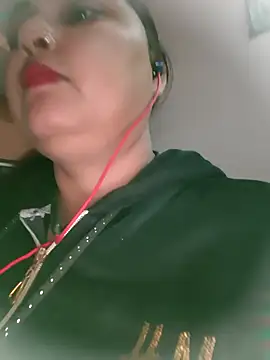 Snapshot of Dianaa9 chatting on February 7, 2025, 7:29 am Dianaa9 online show from February 7, 2025, 7:29 am