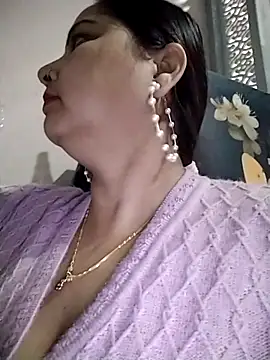 Snapshot of Dianaa9 chatting on February 15, 2025, 4:45 pm Dianaa9 online show from February 15, 2025, 4:45 pm