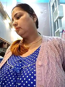 Snapshot of Dianaa9 chatting on February 28, 2025, 6:43 am Dianaa9 online show from February 28, 2025, 6:43 am