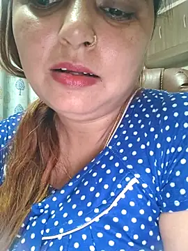 Snapshot of Dianaa9 chatting on October 2, 2025, 4:30 am Dianaa9 online show from October 2, 2025, 4:30 am