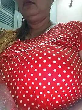 Snapshot of Dianaa9 chatting on October 3, 2025, 4:37 pm Dianaa9 online show from October 3, 2025, 4:37 pm