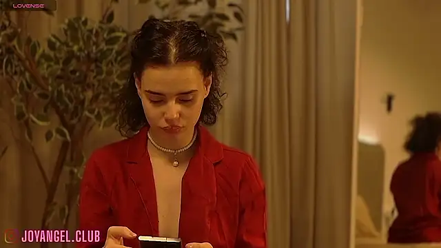 SophieCharm online show from March 16, 2026, 6:06 am