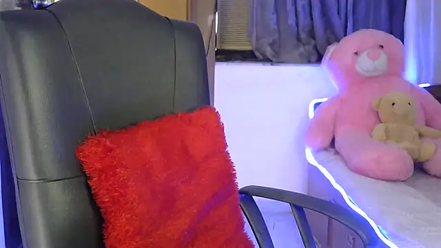 Black cat cutie online show from October 31, 2025, 6:03 am