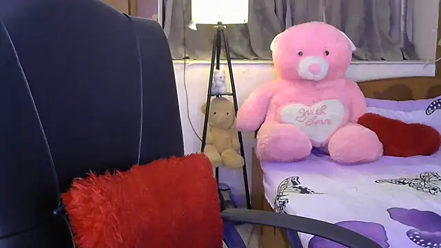 Black cat cutie online show from March 13, 2026, 5:03 am