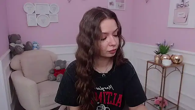 LucySkilar online show from November 27, 2025, 6:04 am