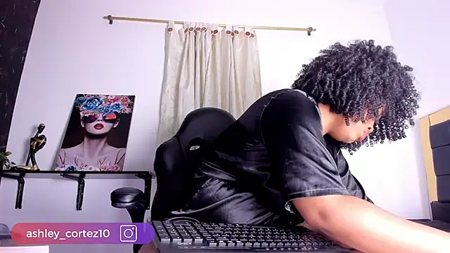 Snapshot of ashley_crotez chatting on March 9, 2025, 12:21 am ashley crotez online show from March 9, 2025, 12:21 am