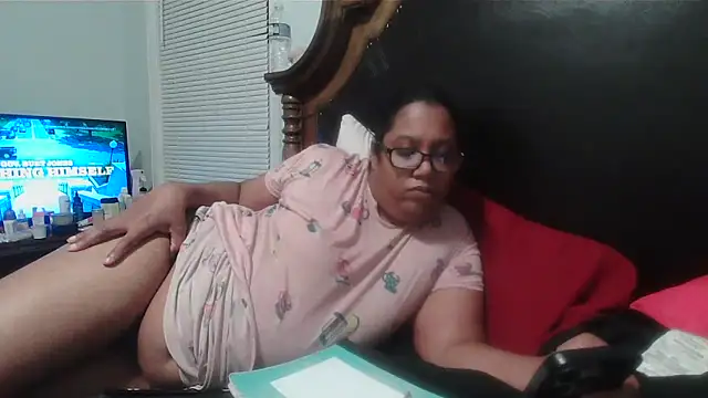 Snapshot of ebonyred chatting on February 11, 2026, 12:26 am ebonyred online show from February 11, 2026, 12:26 am