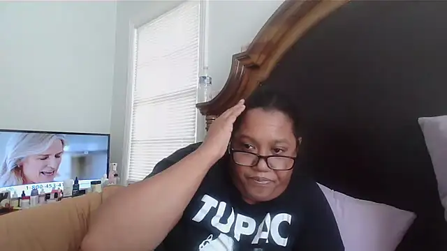 Snapshot of ebonyred chatting on February 13, 2026, 7:54 pm ebonyred online show from February 13, 2026, 7:54 pm