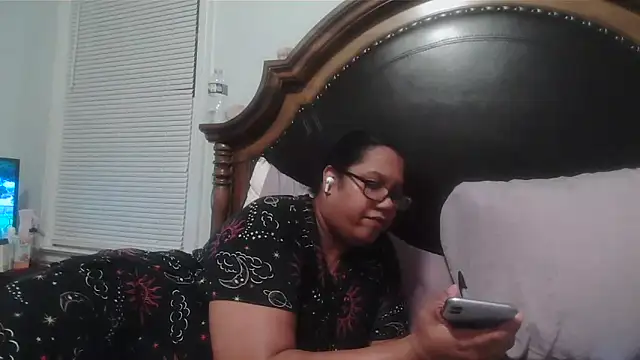 Snapshot of ebonyred chatting on February 24, 2026, 2:20 am ebonyred online show from February 24, 2026, 2:20 am