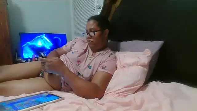 ebonyred online show from April 28, 2026, 2:10 am