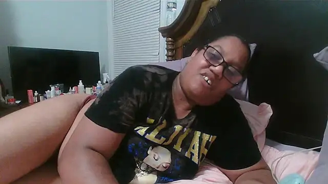 ebonyred online show from April 30, 2026, 1:01 am