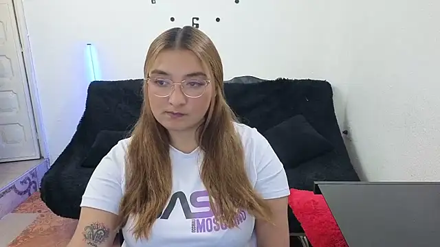  sweetcarla online show from May 13, 2026, 5:21 pm