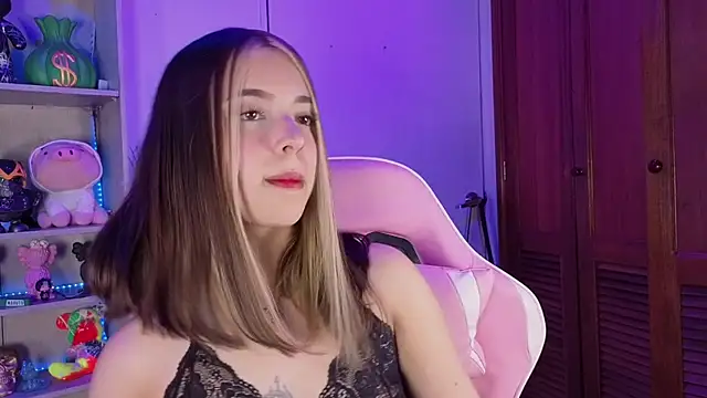 EmilyMiller  online show from September 20, 2025, 7:04 pm