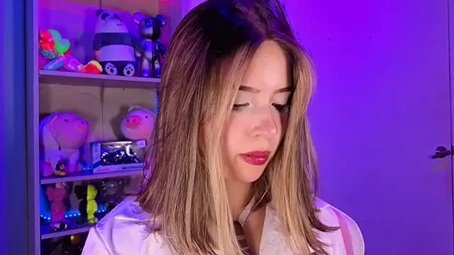 EmilyMiller  online show from April 27, 2026, 3:21 pm