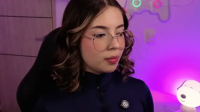 EmilyMiller  online show from June 19, 2026, 3:16 pm