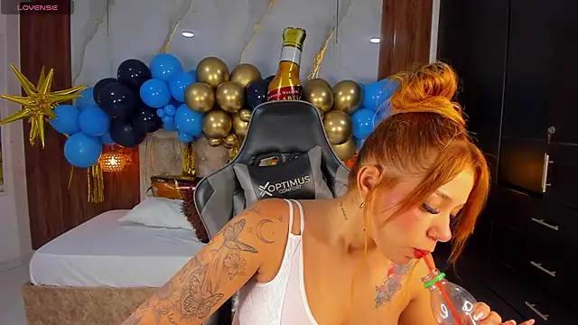 Snapshot of mia_18v chatting on October 3, 2025, 5:32 pm mia 18v online show from October 3, 2025, 5:32 pm