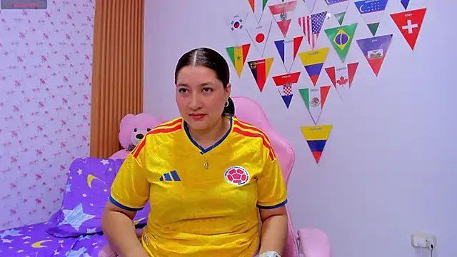 Soyqueen online show from June 18, 2026, 4:13 am