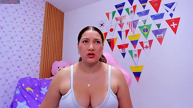 Soyqueen online show from June 19, 2026, 3:11 am