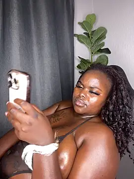 Honeycoco0211 online show from October 3, 2025, 8:06 pm