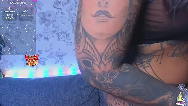 tattooedBabyy online show from December 18, 2024, 7:15 am