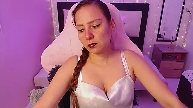 camila delarosa online show from June 6, 2026, 12:32 pm