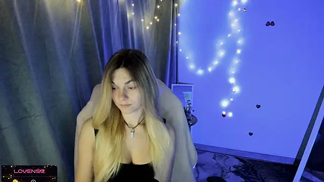 Snapshot of Sweet_me_ chatting on October 13, 2025, 6:13 am Sweet me online show from October 13, 2025, 6:13 am