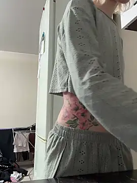 Crayzy Luv online show from February 16, 2026, 4:58 pm