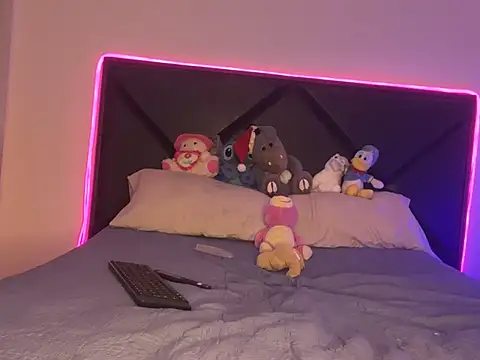 Snapshot of ScarlettAndClark chatting on January 28, 2025, 2:42 pm ScarlettAndClark online show from January 28, 2025, 2:42 pm