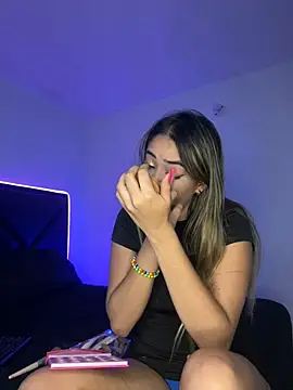 Snapshot of ScarlettAndClark chatting on February 12, 2025, 4:33 am ScarlettAndClark online show from February 12, 2025, 4:33 am