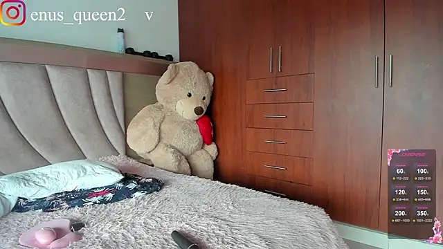 Venus queenn online show from February 2, 2025, 7:35 pm