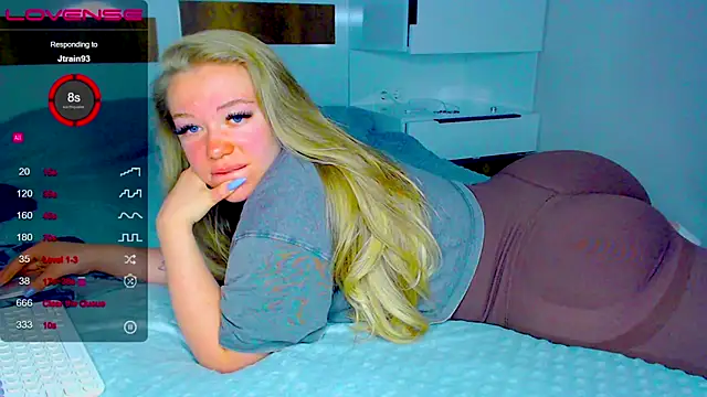 kitti kaattt online show from November 18, 2025, 3:34 am