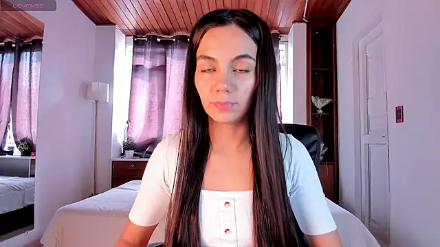 martina mancini online show from December 4, 2024, 1:42 pm