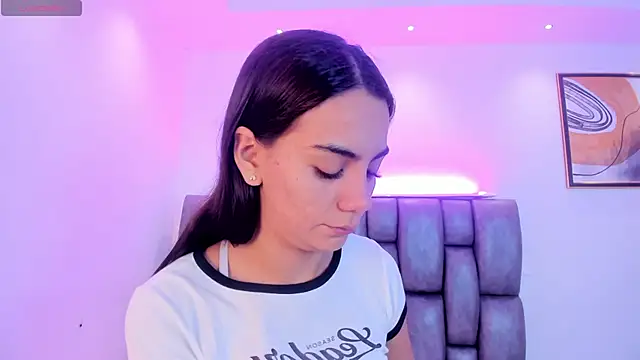 martina mancini online show from November 22, 2025, 12:37 pm