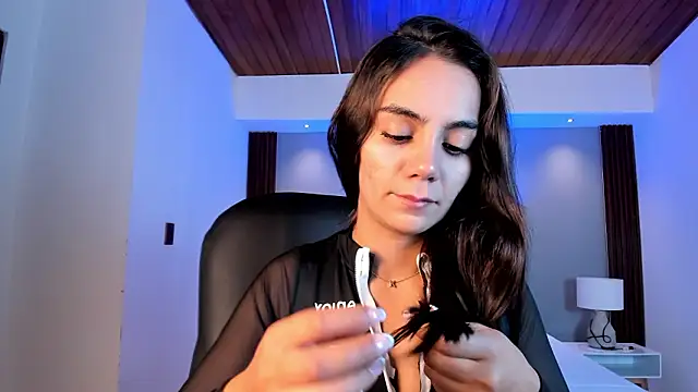 Snapshot of martina_mancini chatting on March 10, 2026, 11:37 am martina mancini online show from March 10, 2026, 11:37 am