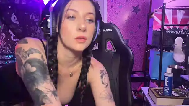 Snapshot of marleymaxwell chatting on June 7, 2026, 4:16 am marleymaxwell online show from June 7, 2026, 4:16 am
