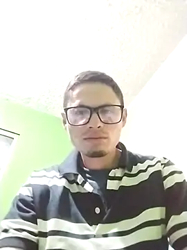 andresr10 online show from October 5, 2025, 6:12 am