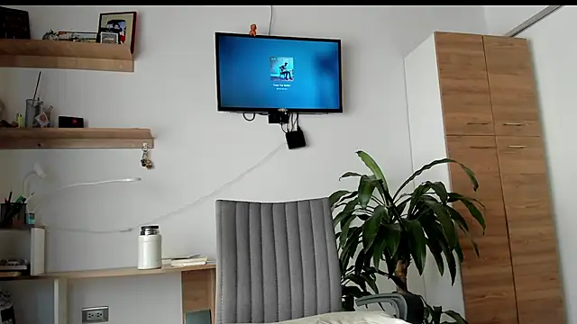 manucute 23  online show from June 19, 2026, 3:38 pm