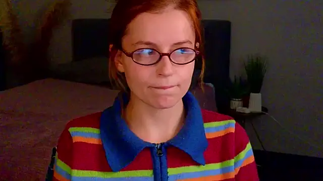 Snapshot of reb_luvng chatting on September 19, 2025, 1:45 pm reb luvng online show from September 19, 2025, 1:45 pm